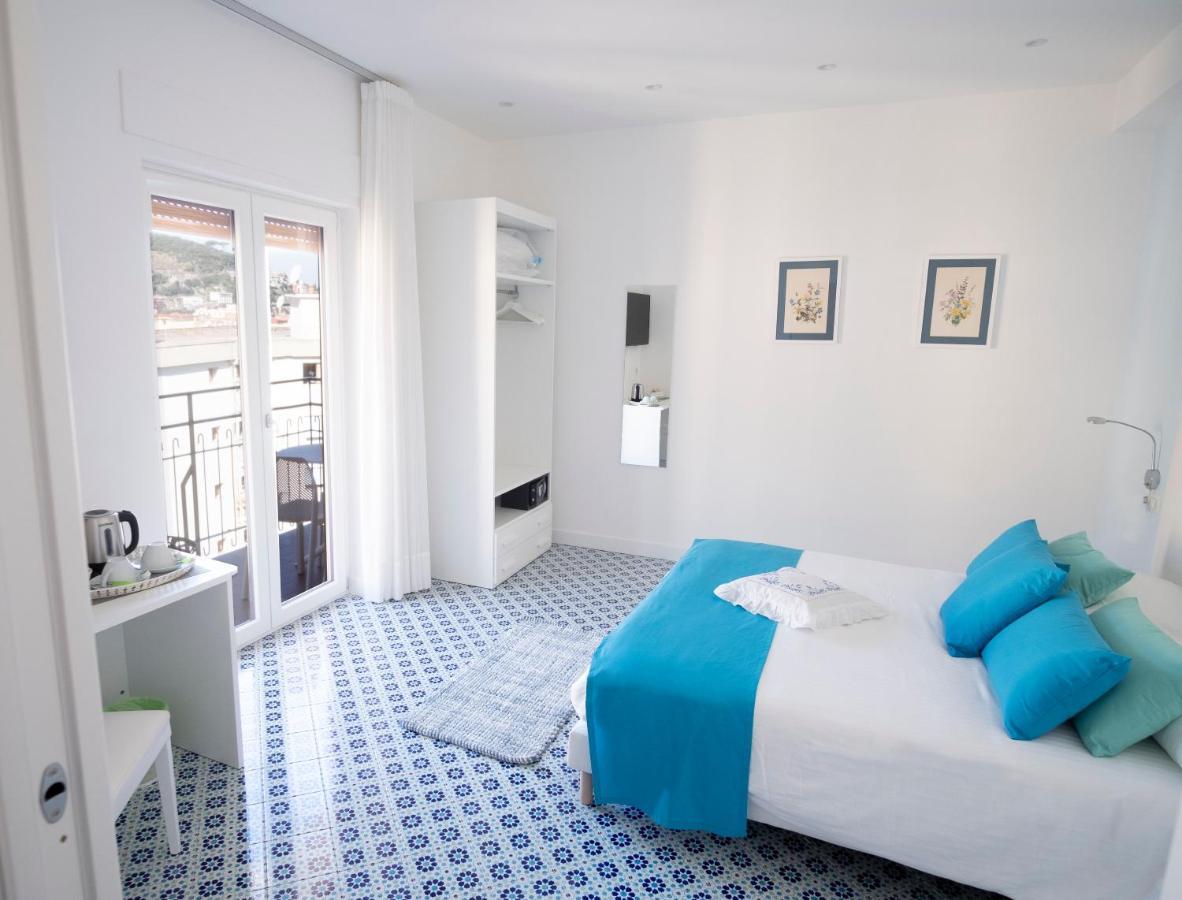 Bed and Breakfast Domus Sole Сорренто Екстер'єр фото